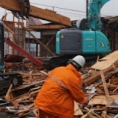 解体手元作業員・大型ダンプドライバー・重機の画像