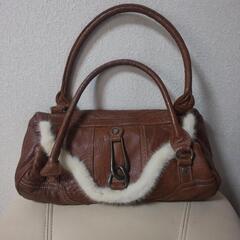 厚木方面🆗レトロチックな革のバック