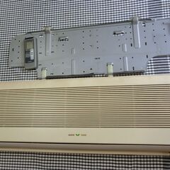 古いエアコン　の画像