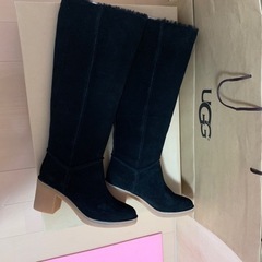 値下げUGG 新品未使用ロングブーツ　24.5㎝の画像