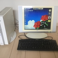 富士通デスクトップパソコン(本体とディスプレイ)