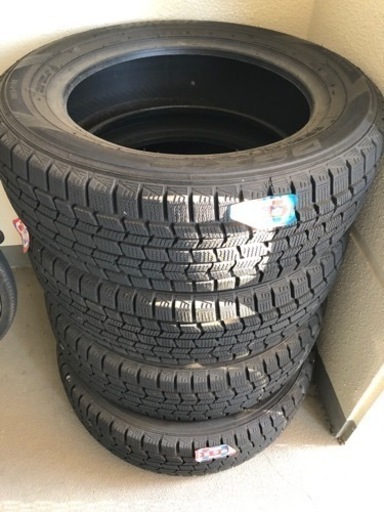 ワンシーズン使用のスタットレス。