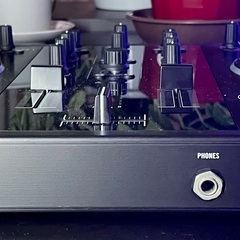 DJ コントローラー Traktor Kontrol S2の画像