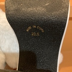 シナモロールの厚底ブーツ23.5cmの画像