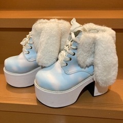 シナモロールの厚底ブーツ23.5cmの画像