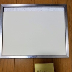 額縁　銀色　箱はありません　26.7✖️21.5センチ　