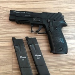 東京マルイ  ガスハンドガン P226 予備マグ付
