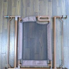 ベビー用安全フェンス　ベビーゲート