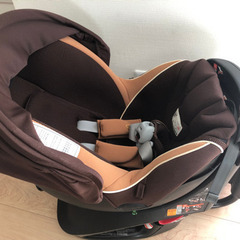 【美品】エールベベ　クルットNT2 チャイルドシートの画像