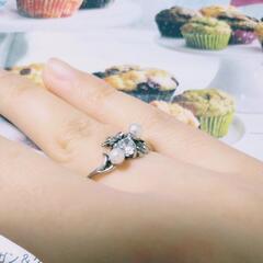 パールとラインストーンのリングの画像