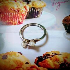 パールとラインストーンのリングの画像