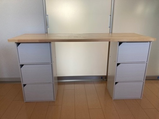 収納たっぷり！作業デスク