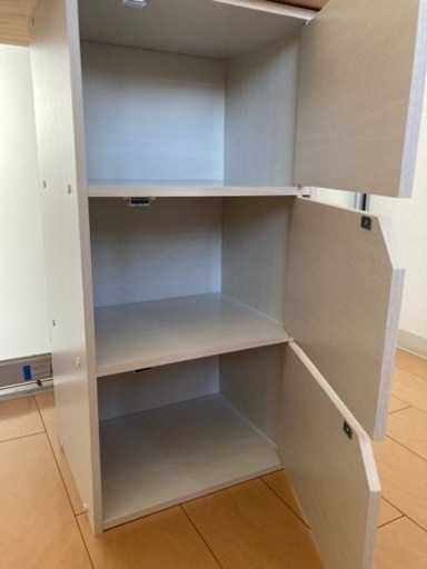 収納たっぷり！作業デスク