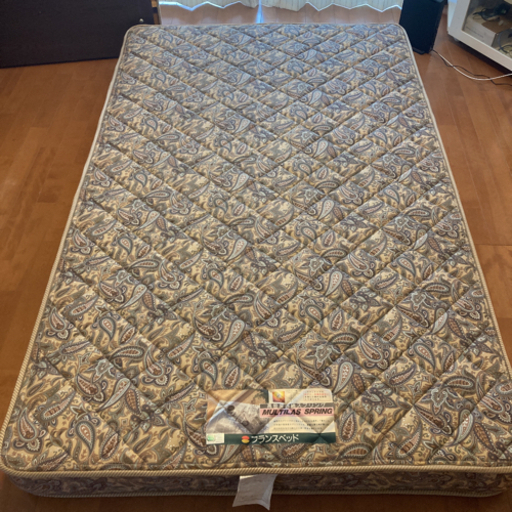 フランスベッド　セミダブルベッド