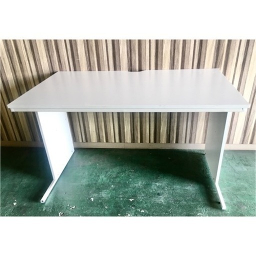 ②オフィス　机　白　120×60×70