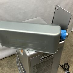 9-12畳対応！お買い得 トヨトミ 石油ファンヒーター LA-32D シルバー 油タンク容量5.0L 2013年製 石油ストーブ Bの画像