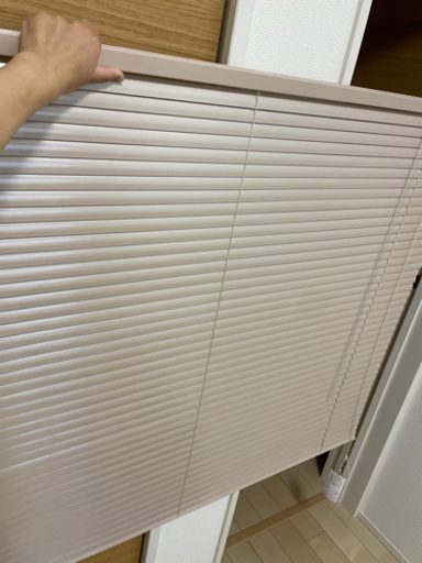 新品　ロールカーテン白色遮熱遮光