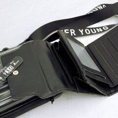 トランク型ミニバッグと財布の画像