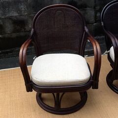 ①ニトリのラタン籐家具 回転椅子 チェア GM-16R DBR 