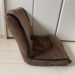 ネット決済しないで下さい！茶色い1人用ソファーの画像
