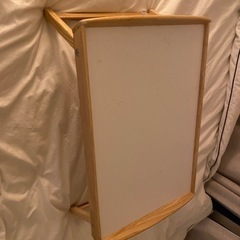 IKEAの折りたたみテーブル