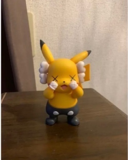 最終値引き！可愛いフィギュア！ピカチュウ！カウズ！