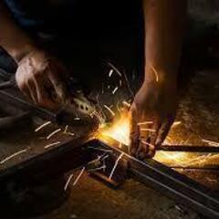 自動車部品の半自動溶接作業