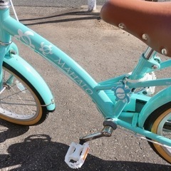 子ども用自転車✨ハワイアンデザイン✨18インチ　グリーンブルー✨鍵なしタイプ✨中古品【こちらは店舗です。浜村鹿野温泉ICから3分 買取本舗 宮本リサイクル 営業時間９～１９時 定休日水曜のみ←連絡できませんm(_ _)m】の画像