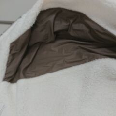 首があたたかそうなカーディガンの画像