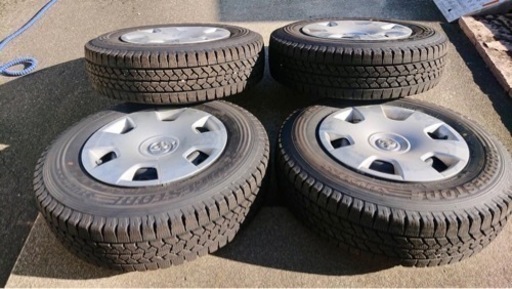 スタッドレス　ハイエースワイド