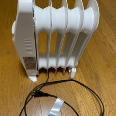 さらに値下げしました‼️アイリスオーヤマミニオイルヒーターお取引中の画像