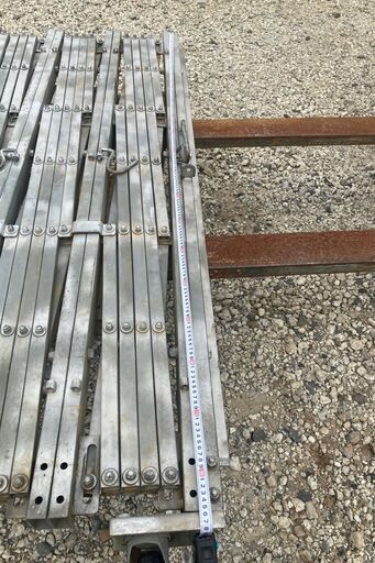 中古伸縮門扉アコーディオン門扉　 (値下げしました）