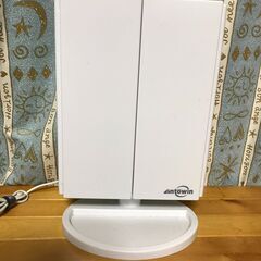 USB電源を利用する三面鏡　拡大鏡もついている