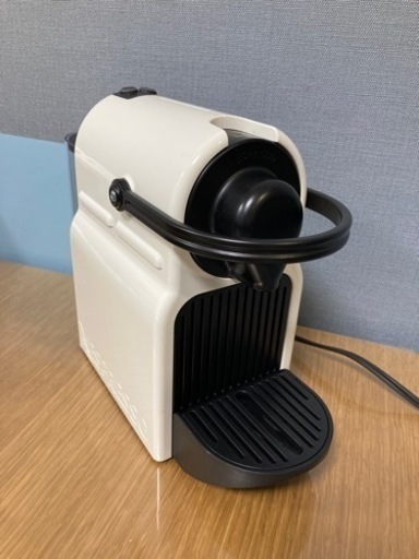 ネスプレッソ　コーヒーメーカー