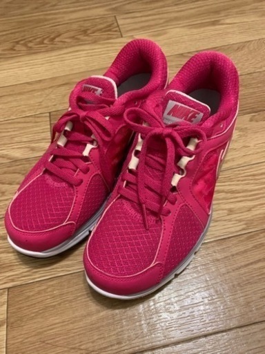 NIKEスニーカー　マゼンタピンク