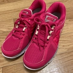 NIKEスニーカー　マゼンタピンク