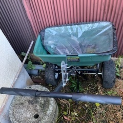 手押し式肥料散布機　ジャンクの画像
