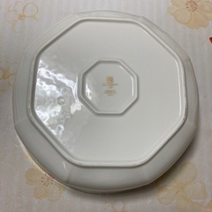 GIVENCHYの大きな深皿 パーティーにいかが？の画像