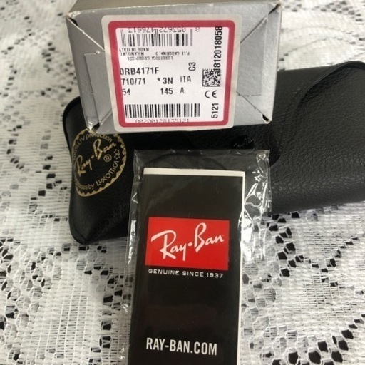 美品‼︎   Ray  Ban   サングラス　ケース　箱　オシャレ　アイテム　プレゼント　現品限り