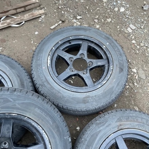 バリ山　DUNLOP SJ8 175/80R16 スタッドレス  タイヤ　アルミホイール付き　ジムニー