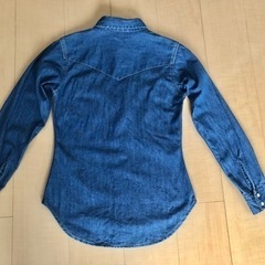 【最終価格★】Levi'sリーバイス　デニムボタンシャツ　レディースSの画像
