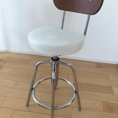 伸縮式カウンターチェアの画像