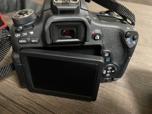 綺麗！一眼レフ　Canon EOS 8000Dダブルズームキット