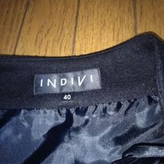 【値引】INDIVI  スカート黒    40号の画像