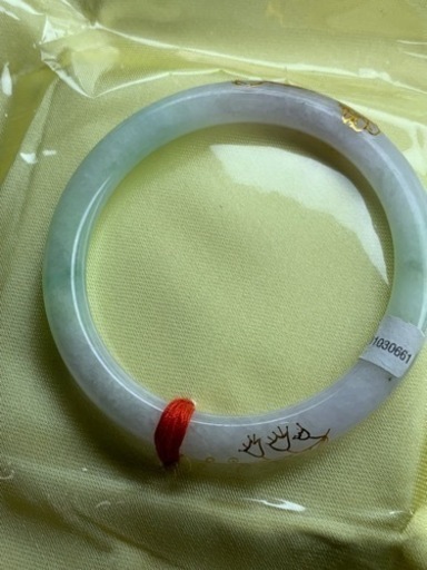 本翡翠バングル　ミャンマー産　薄い緑　ラベンダー