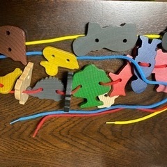 <引き取り先決まりました>ポーネルランド動物紐通し　木製の画像