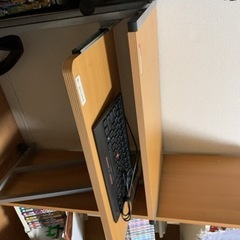 パソコンデスクの画像