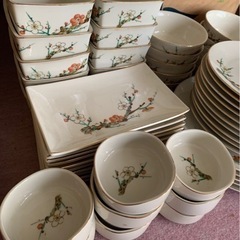 昭和レトロ食器　梅柄　全５５枚の画像