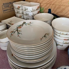 昭和レトロ食器　梅柄　全５５枚の画像