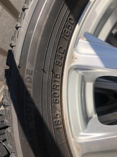 ヨコハマタイヤ　スタッドレス4本(185/60 R15)
